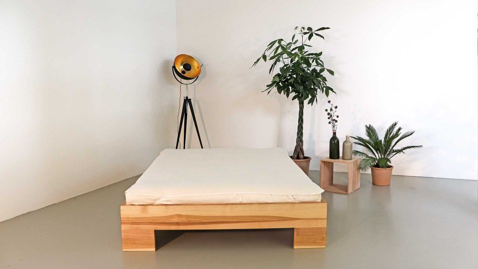Bed frame in core ash (futon not included in the price)